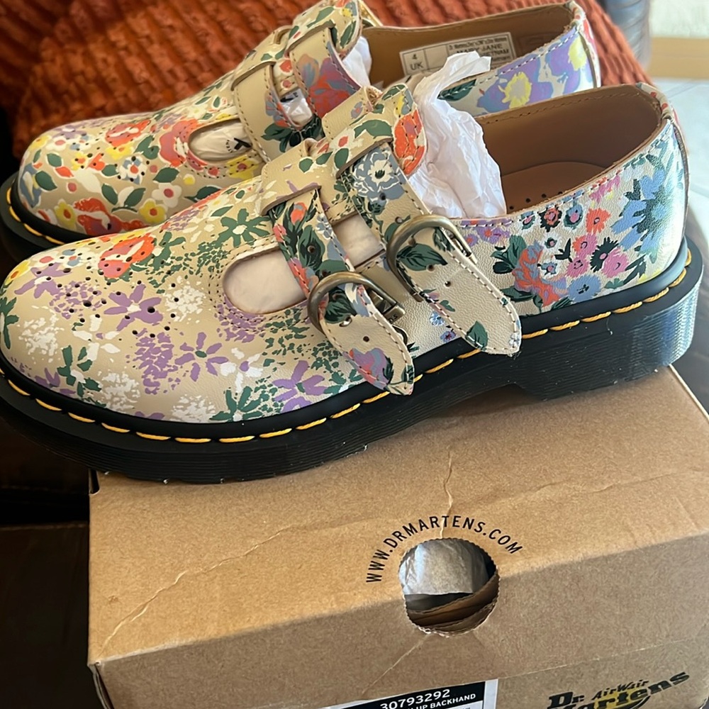 Dr. Martens Floral Mary Jane Size 6 New Without Box